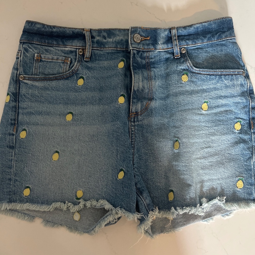 Loft shorts with lemon embroidery